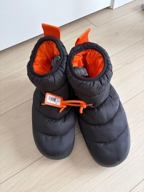Orage Yeti Bootie Black with Bright Orange Lining